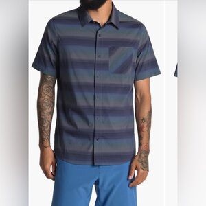 Travis Mathew Men's Striped Blue Shirt Size M